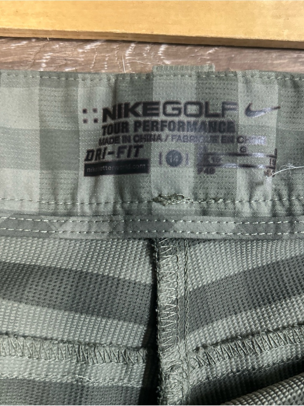 Nike Golf Tour Performance Men’s Green Checkered Golf Dri Fit Shorts Size Large - Picture 3 of 14